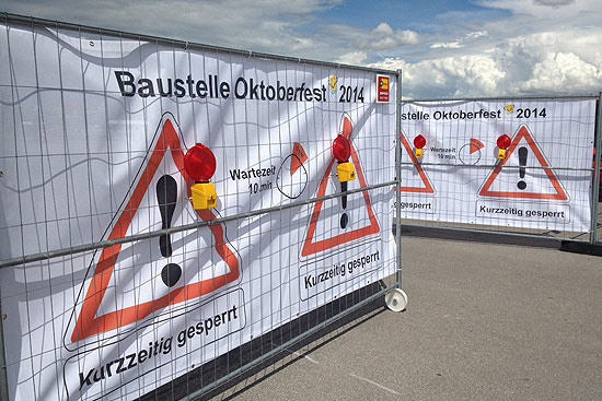 seit 14.07.2014: wegen der Baustelle werden manche Stellen im Durchgang vom Esperantoplatz zur Bavaria zeitweilig gesperrt(©Foto: Martin Schmitz)